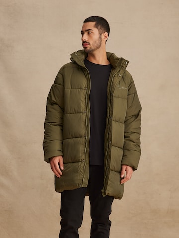 DAN FOX APPAREL Winterjas 'Alessio' in Groen: voorkant