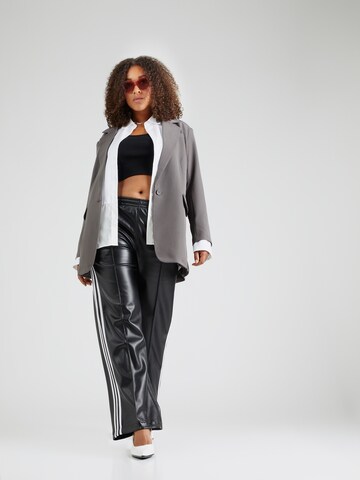 Blazer 'CARLANA-BERRY' di ONLY Carmakoma in grigio