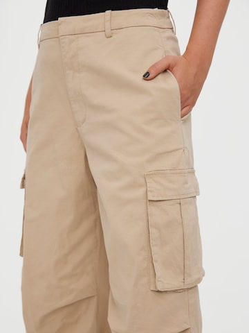 Tapered Pantaloni cargo di VERO MODA in beige