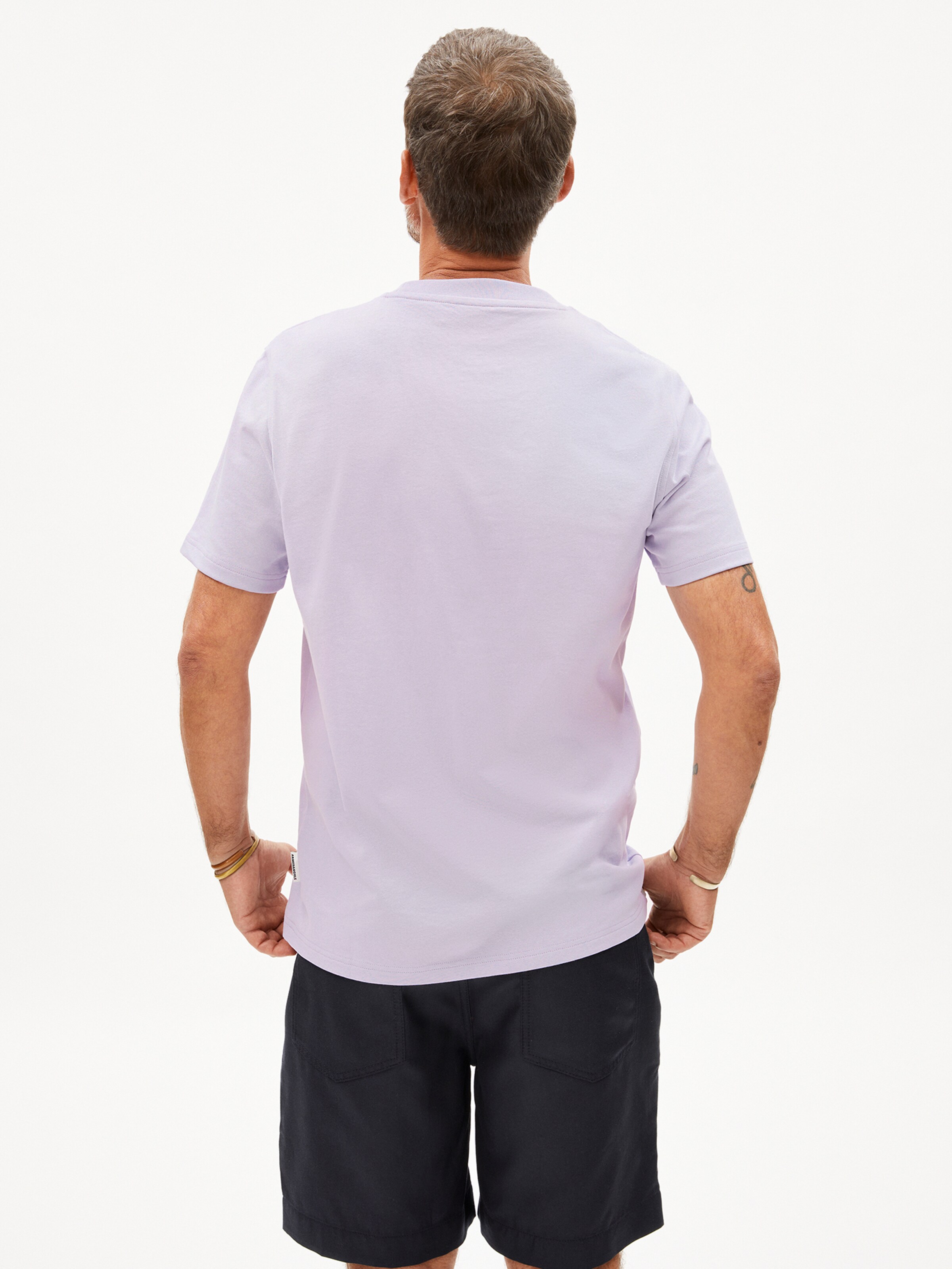 T-Shirt ARMEDANGELS en violet : devant