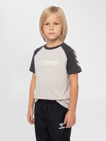 Hummel T-Shirt in Grau: Vorderseite