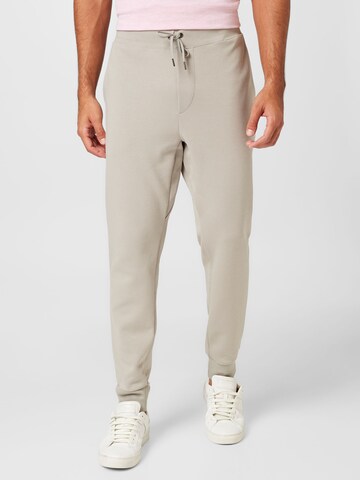 Tapered Pantaloni de la Polo Ralph Lauren pe gri: față