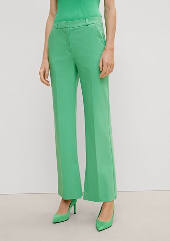 COMMA Flared Pleated Pants in Green: front