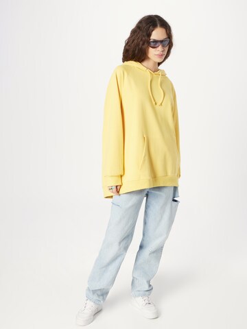LTB - Sweatshirt 'Madele' em amarelo