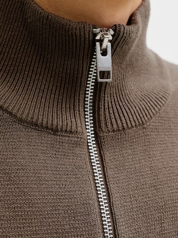 JACK & JONESPulover 'JPRBLAMilano' - smeđa boja