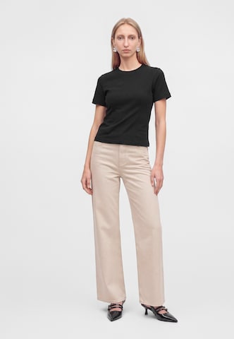 Tricou 'Feather' de la IVY OAK pe negru