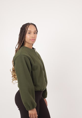 Elara Tussenjas in Groen