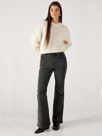 WRANGLER - Acampanado Vaquero 'FIERCE FLARE CONSTELLATION' en negro