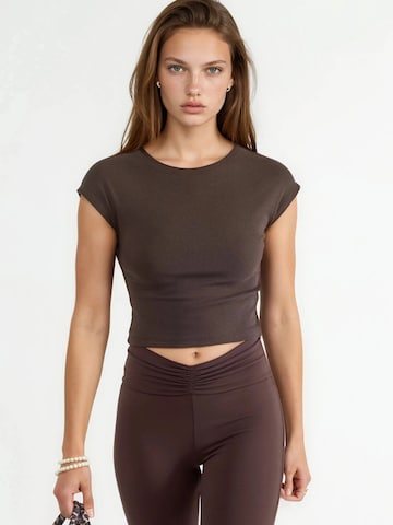 Busem Blouse in Brown: front