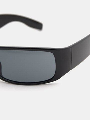 Pull&Bear Sunglasses in Black