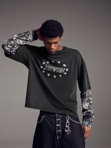 BershkaMajica - crna boja: prednji dio