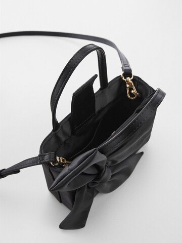 MANGO Ročna torbica | črna barva
