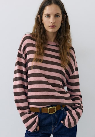 Pulover de la Pull&Bear pe roz: față