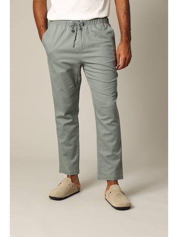 Loosefit Pantalon chino 'Glades' Deeluxe en vert : devant