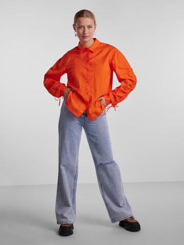 Bluză 'BRENNA' de la PIECES pe portocaliu