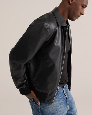 WE Fashion Tussenjas in Zwart