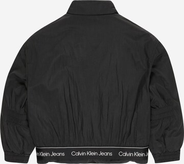 Calvin Klein Jeans Преходно яке в черно