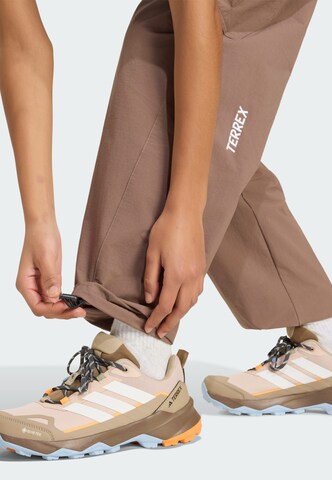ADIDAS TERREX - Tapered Pantalón de montaña 'Xploric' en marrón