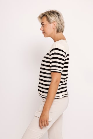 Zhrill Sweater in Black