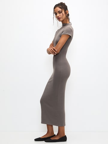 Pull&Bear Kleid in Grau