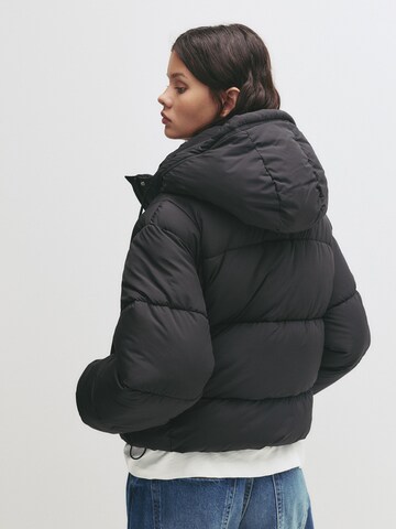 Veste mi-saison Pull&Bear en noir