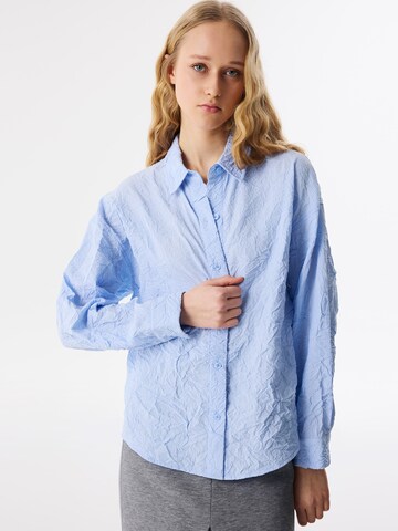Twist Blouse in Blue: front