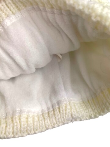 Kumixi Beanie in White