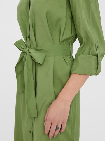VERO MODA Košeľové šaty 'Bell' - Zelená