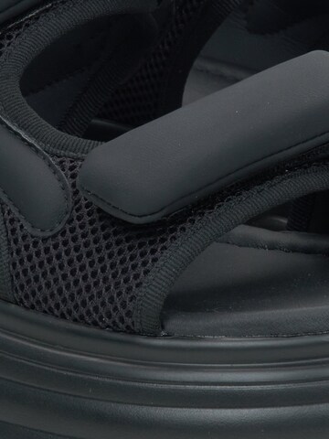 ES8 Sandals '5010-01' in Black