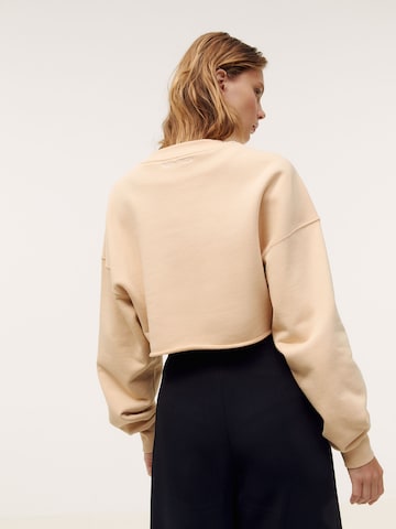 Sweat-shirt 'Fee' Kendall for ABOUT YOU en beige