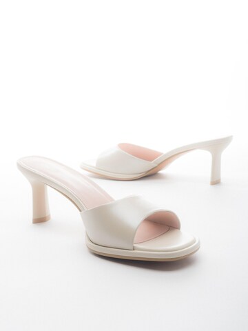 Estro - Zapatos abiertos '247-9635' en blanco