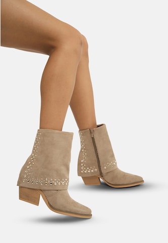 Salinyang Booties in Beige