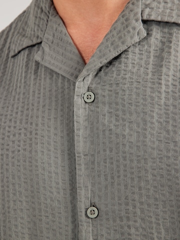QS Regular fit Button Up Shirt in Grey