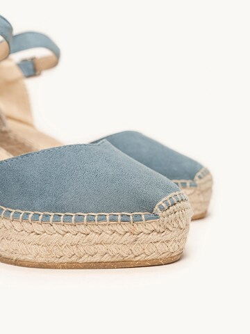 Sandalo 'Alpargata Cuña 8 cm' di Alhamas in blu