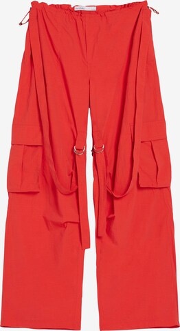 Bershka Loose fit Cargo trousers in Red: front