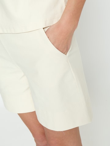 Peppercorn Normalny krój Spodnie 'Naddie' w kolorze biały