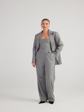 HOLLY LOLLY Wide Leg Hose in Grau