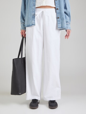 Baggy Pantaloni di HOLLISTER in bianco: frontale
