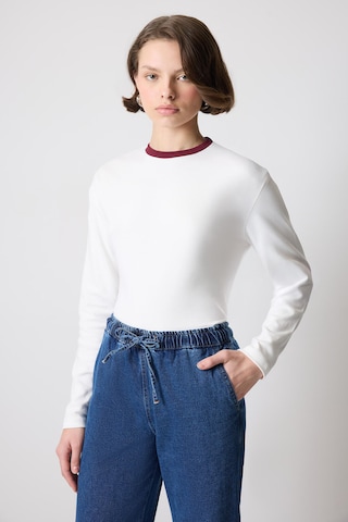 T-shirt Touche Prive en blanc : devant