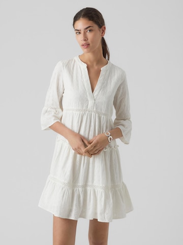 Robe 'DICTHE' VERO MODA en blanc : devant