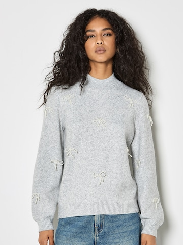 Apricot Pullover in Grau: Vorderseite