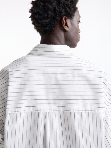 Fit confort Chemise Pull&Bear en blanc