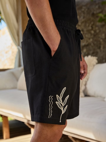 Regular Pantaloni de la Next pe negru