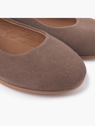 Pisamonas - Bailarina en gris