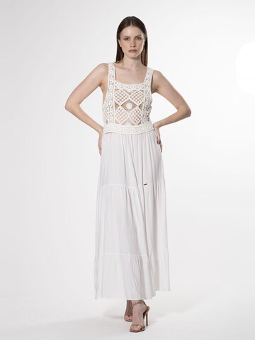 Robe Influencer en blanc : devant