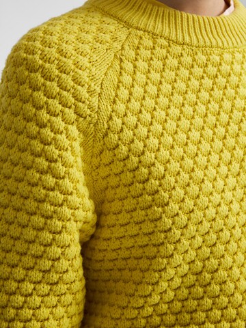 Pullover di SELECTED FEMME in giallo