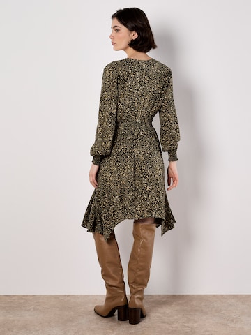 Robe Apricot en vert