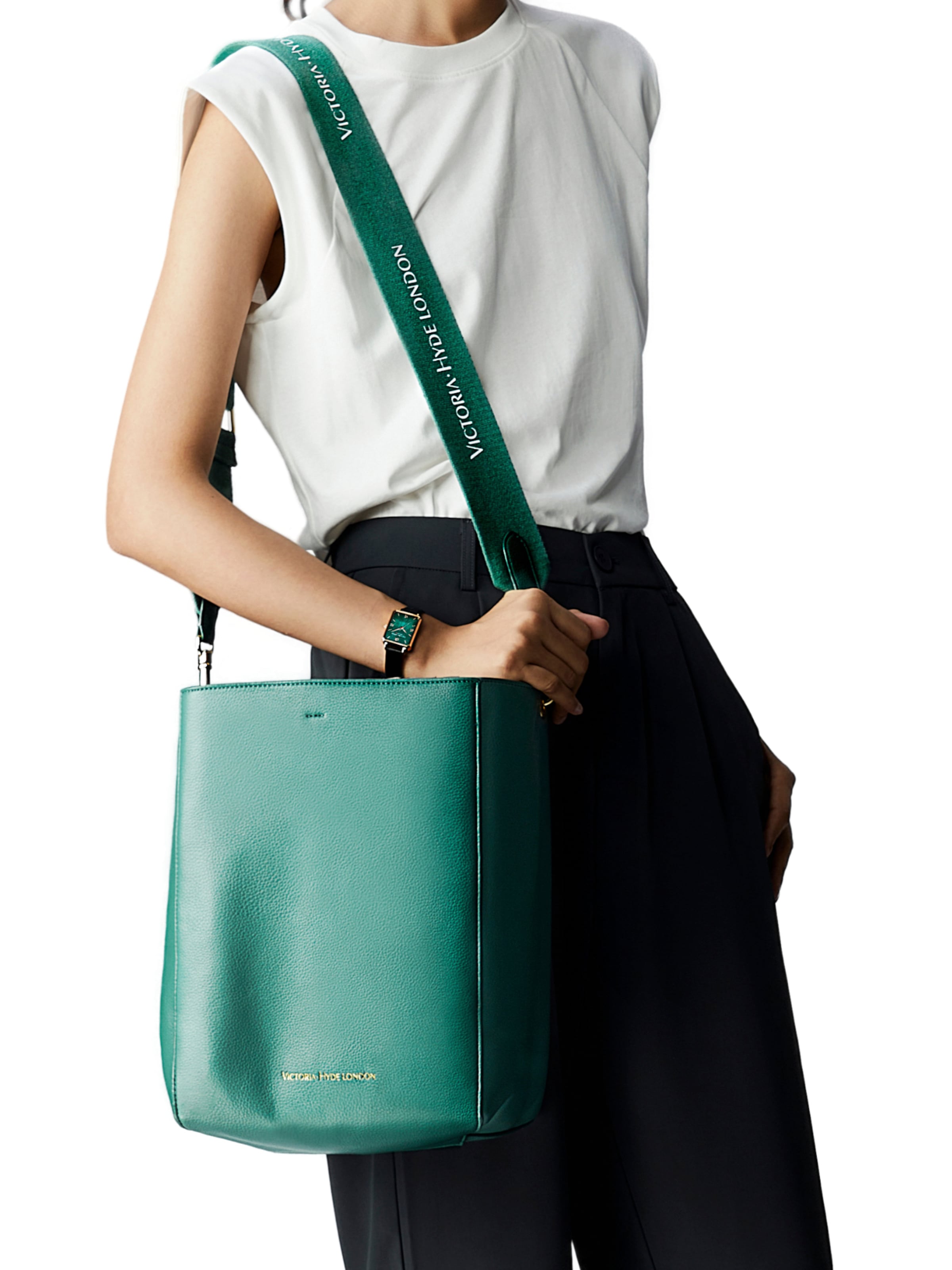 Victoria Hyde Shoulder Bag ' Romai ' in Green: front