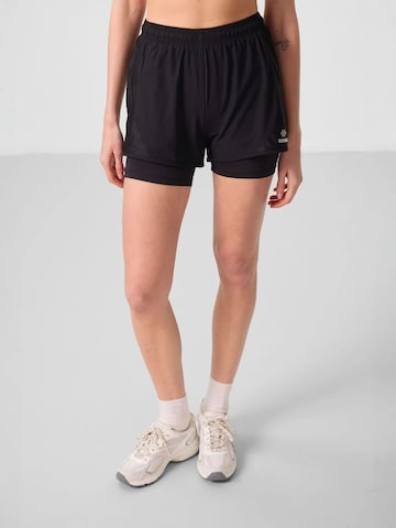 Tommy Life Workout Pants in Black: front