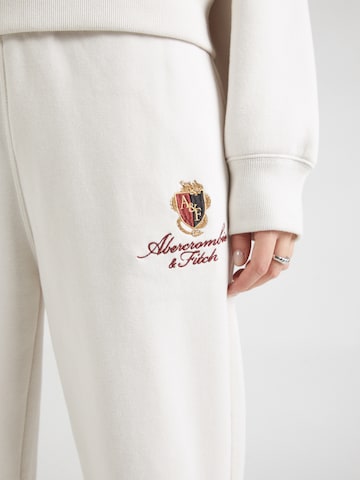 Abercrombie & Fitch Zwężany krój Spodnie 'SUNDAY' w kolorze beżowy